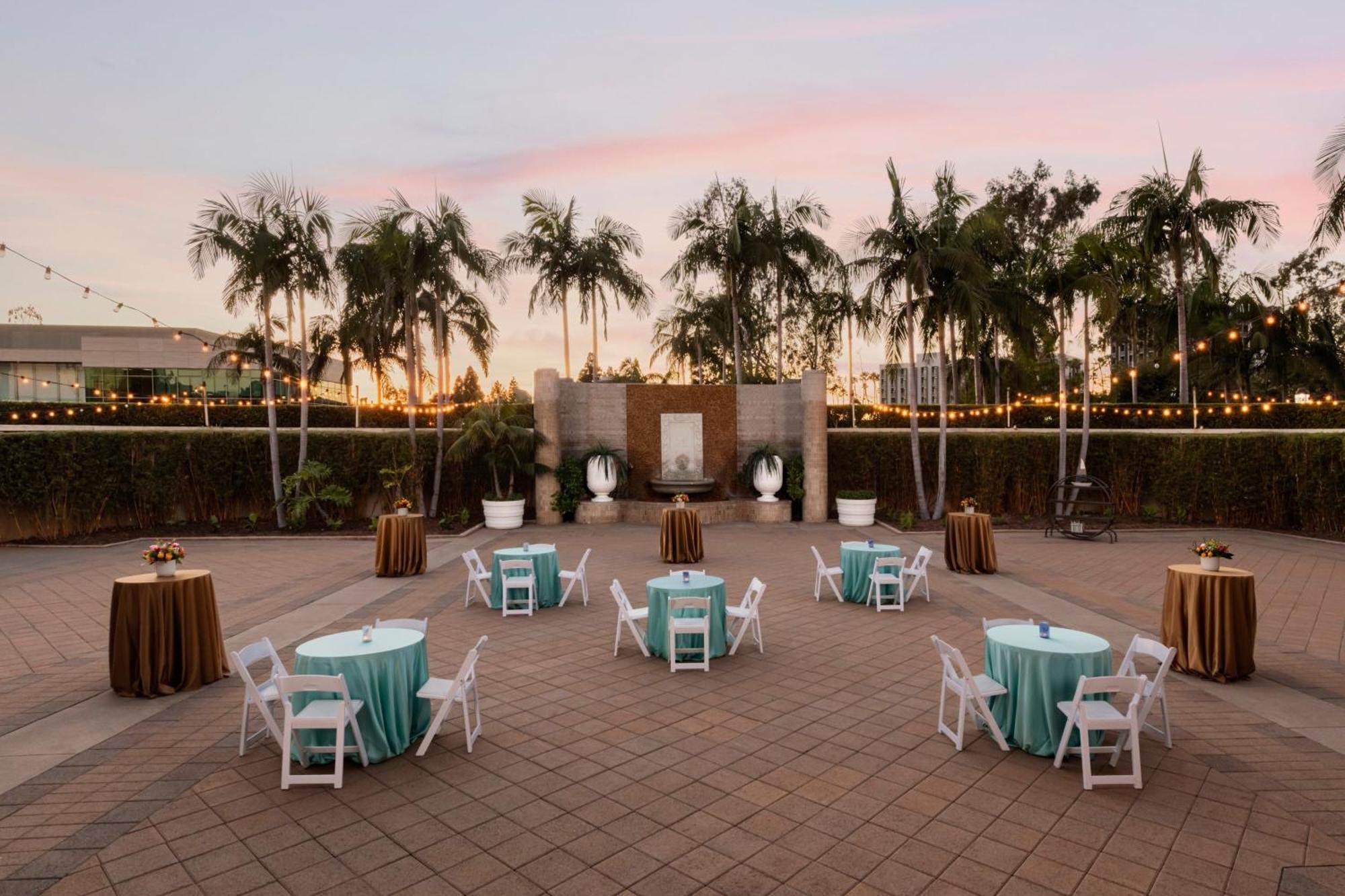 Renaissance Newport Beach Hotel Exterior foto